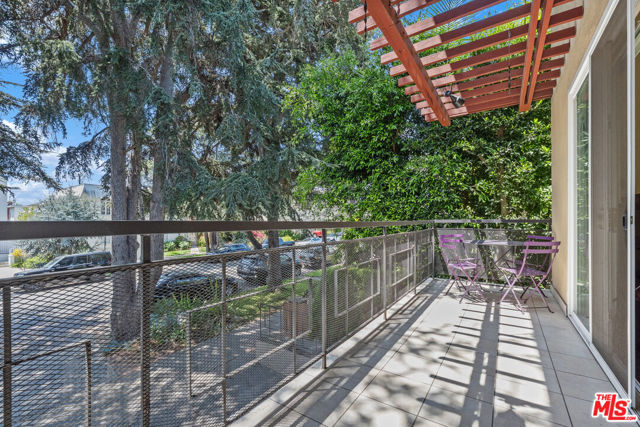 1127 15th Street, Santa Monica CA: https://media.crmls.org/mediaz/599dffd5-f08a-44fc-a62a-4c6815991676.jpg