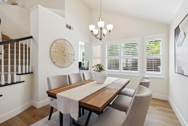 1687 Silverwood Ct, Danville CA: https://media.crmls.org/mediaz/599e0312-17c1-4687-8b00-4feee046dd43.jpg