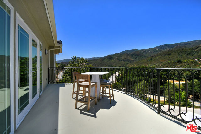 29677 Mulholland Highway, Agoura Hills CA: https://media.crmls.org/mediaz/599e1364-3a04-4d0f-b5c2-bb09c039c749.jpg