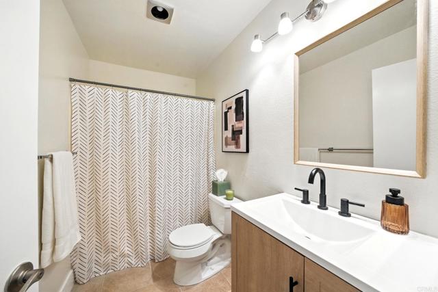 801 Caminito Azul, Carlsbad CA: https://media.crmls.org/mediaz/599e447a-acff-49a3-8769-aeb3115dc0b6.jpg