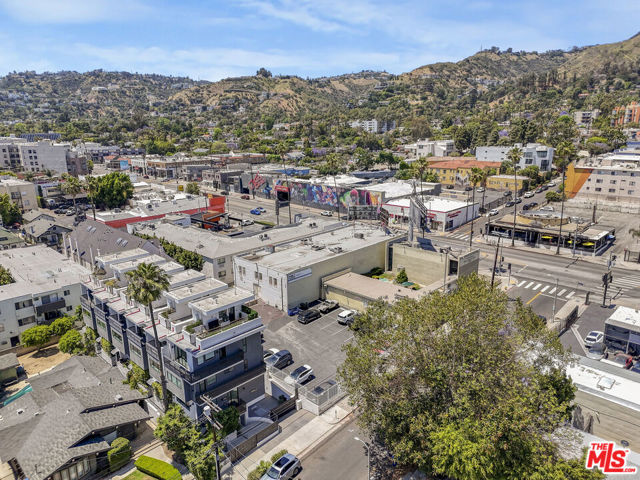 1445 1/4 N Martel Avenue, Los Angeles CA: https://media.crmls.org/mediaz/599e73d6-7238-4033-976d-c4b93d32701c.jpg