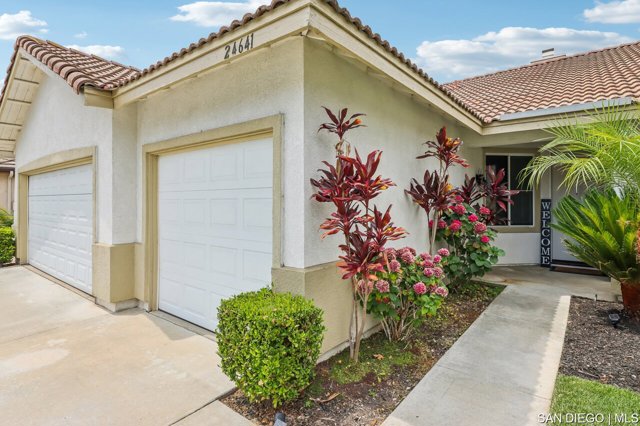 24641 Lincoln AVE, Murrieta CA: https://media.crmls.org/mediaz/599e794f-d9bd-41e1-bb08-2873dac87f19.jpg
