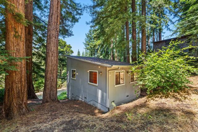 10377 Lake Boulevard, Felton CA: https://media.crmls.org/mediaz/599f2bed-690d-4bea-a04c-0c299a68e5d8.jpg