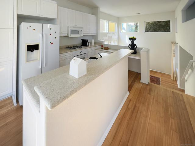 12654 Carmel Country Rd, San Diego CA: https://media.crmls.org/mediaz/599f4078-2971-446f-9bfe-1b890f23e0b2.jpg