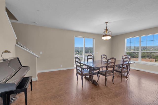 16725 Harrison Park Trail, Julian CA: https://media.crmls.org/mediaz/599f6795-f5c8-4ea6-8343-8557bf741137.jpg