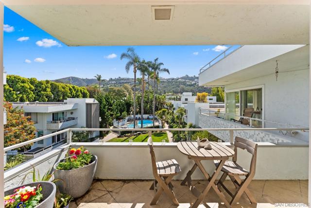 2360 Torrey Pines Rd, La Jolla CA: https://media.crmls.org/mediaz/599f8dd5-b13d-42a7-ac0a-3b873a4bf9d0.jpg