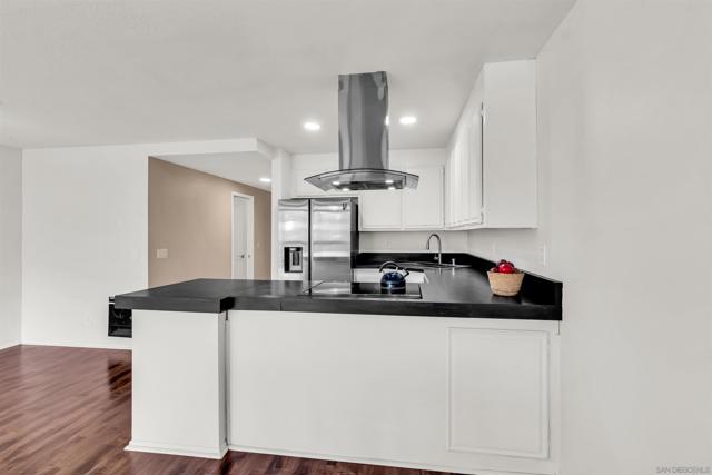 2507 Navarra Dr, Carlsbad CA: https://media.crmls.org/mediaz/59a1dde2-a53a-4f90-9a02-8b7cc0563c80.jpg