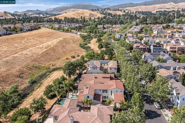 2222 Creekview Pl, Danville CA: https://media.crmls.org/mediaz/59a239cc-fed4-4ebc-8d03-698348bdf7ed.jpg