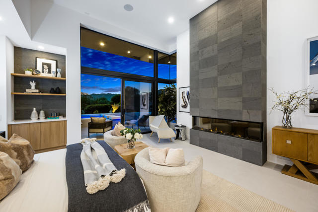 160 Kiva Drive, Palm Desert CA: https://media.crmls.org/mediaz/59a23d27-4c26-47e4-9203-212ec3f90534.jpg