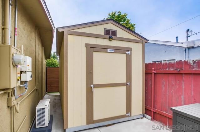 3275 Moccasin Ave, San Diego CA: https://media.crmls.org/mediaz/59a2bc75-2606-465a-8969-82be8366792b.jpg