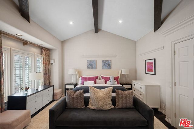 136 Georgina Avenue, Santa Monica CA: https://media.crmls.org/mediaz/59a2ea12-4002-4d17-bb0e-6895ffb50b22.jpg