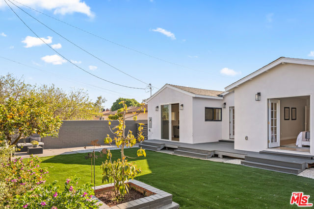 4240 Chase Avenue, Los Angeles CA: https://media.crmls.org/mediaz/59a3c2be-b796-4e9d-882f-9fed809a79ce.jpg