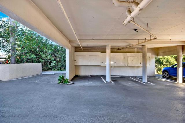 4015 Crown Point Dr, San Diego CA: https://media.crmls.org/mediaz/59a3c394-0612-45dc-93d0-3324c8d34407.jpg