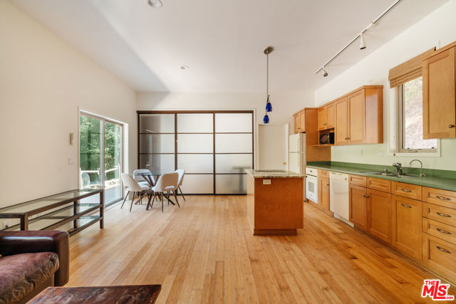 1289 Old Topanga Canyon Road, Topanga CA: https://media.crmls.org/mediaz/59a40a25-7fea-4db9-a021-81b15cf6e175.jpg