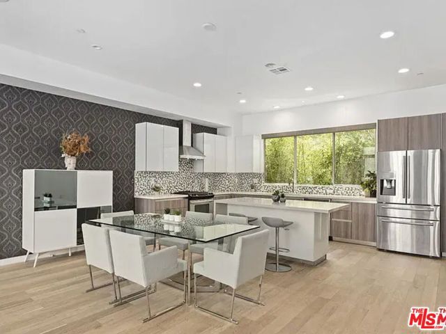 6728 W Hepburn Way, Los Angeles CA: https://media.crmls.org/mediaz/59a42e83-5794-4097-81c5-9e8135d61efa.jpg