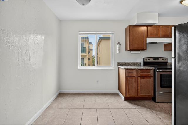 273 MacArthur Blvd, Oakland CA: https://media.crmls.org/mediaz/59a47a95-7551-4a35-807d-956a0fa5fe3e.jpg