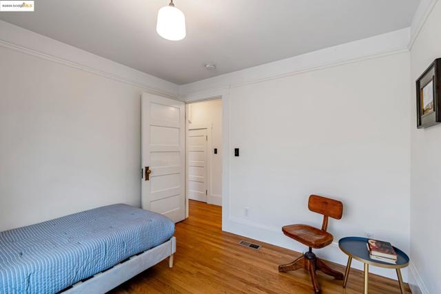 6108 Hillegass Ave, Oakland CA: https://media.crmls.org/mediaz/59a4cf32-af08-4f37-9d0b-3743997af598.jpg