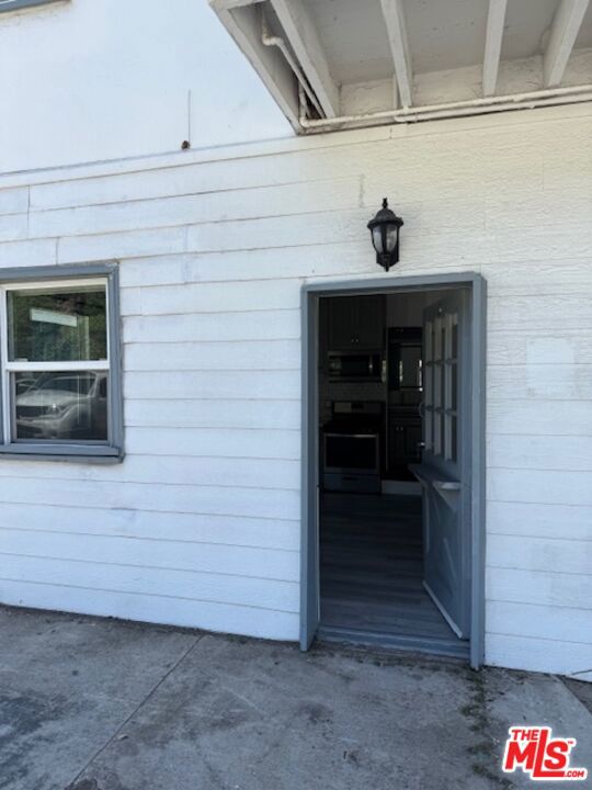 3920 Highland Avenue, Manhattan Beach CA: https://media.crmls.org/mediaz/59a5be5d-9cf5-4b3b-b5a5-02c97d1b4b57.jpg