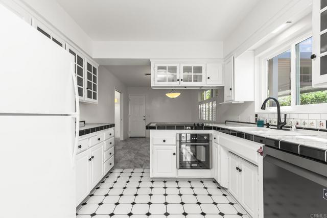 2601 Groton Place, Escondido CA: https://media.crmls.org/mediaz/59a5dce9-d782-4efe-9390-d7451f393dac.jpg