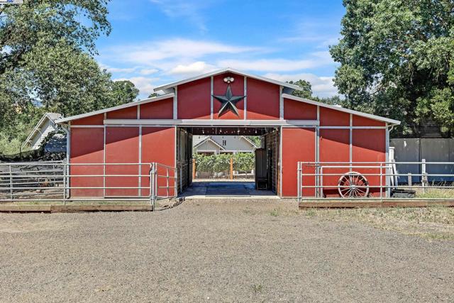 6745 Alisal St, Pleasanton CA: https://media.crmls.org/mediaz/59a60f75-efef-42ce-bb65-8442c368d7f4.jpg