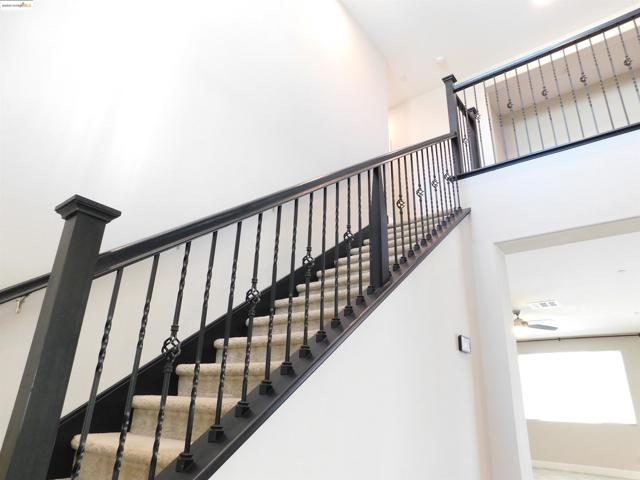 1090 Lavender St, Manteca CA: https://media.crmls.org/mediaz/59a61259-49b2-46c9-92a5-433b31120fad.jpg