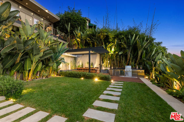 1659 Waynecrest Drive, Beverly Hills CA: https://media.crmls.org/mediaz/59a71608-858b-4922-a7ab-f70ae164a84a.jpg