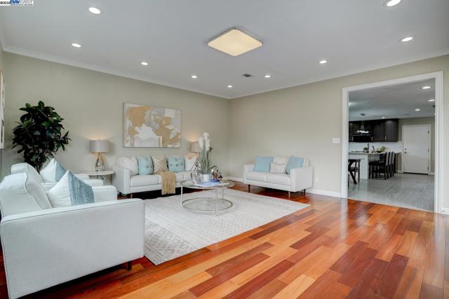 Image 16 of 43 For 39143 Donner Way