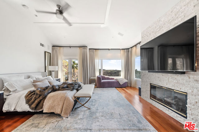 1821 Chastain, Pacific Palisades CA: https://media.crmls.org/mediaz/59a763b7-66e1-4c5a-851d-96248192f23c.jpg