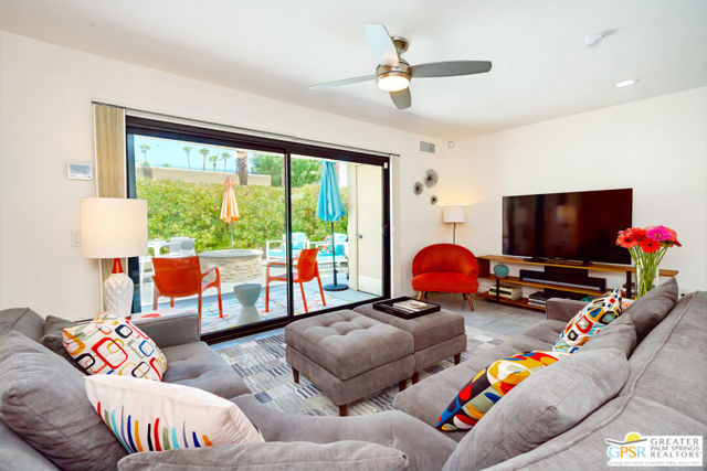 468 N Greenhouse Way, Palm Springs CA: https://media.crmls.org/mediaz/59a809a5-78b7-4354-b82f-110fb091cd2d.jpg