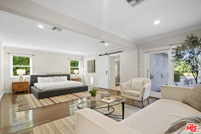 6002 Jumilla Avenue, Woodland Hills CA: https://media.crmls.org/mediaz/59a879b5-8fe3-4d0c-acc1-1ede27d63097.jpg