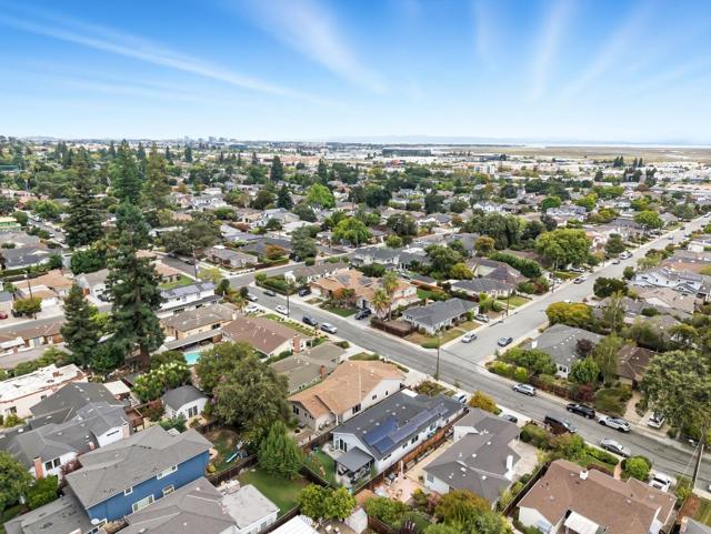 1426 Chestnut Street, San Carlos CA: https://media.crmls.org/mediaz/59a90daa-0cc5-480c-b775-8fb85d3b38e7.jpg
