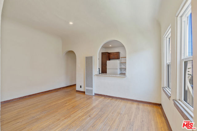 458 N Genesee Avenue, Los Angeles CA: https://media.crmls.org/mediaz/59a93571-8880-4c3e-a144-c753c69811b1.jpg