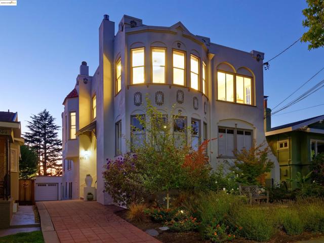 3945 Randolph Ave, Oakland CA: https://media.crmls.org/mediaz/59a999be-163c-4778-bb95-ca755f8f0a82.jpg