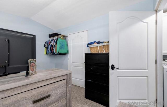 3909 Reche Rd, Fallbrook CA: https://media.crmls.org/mediaz/59a9e2bd-46e4-49d7-9e83-0900eea08b76.jpg