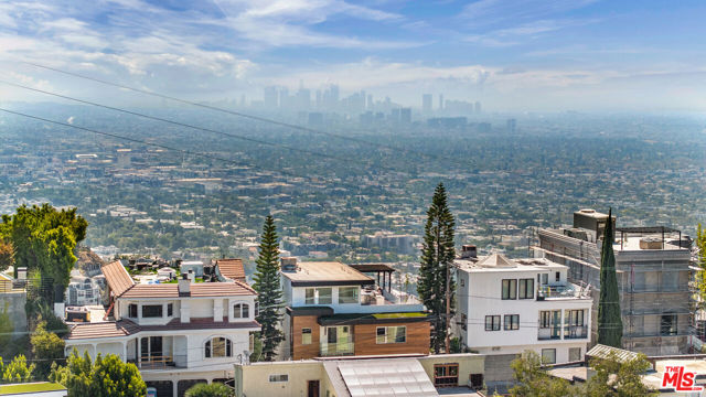 1610 Viewmont Drive, Los Angeles CA: https://media.crmls.org/mediaz/59aa7a12-827e-4588-9ac7-83e0aae13a61.jpg