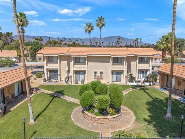 40785 Breezy Pass Road, Palm Desert CA: https://media.crmls.org/mediaz/59ac522c-c3ad-49f2-bb44-ab477cd929e7.jpg