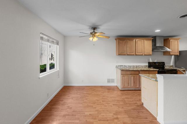 5492 Tradewinds Walkway, San Jose CA: https://media.crmls.org/mediaz/59ac7b8b-9764-4521-8915-291f1a1a55aa.jpg