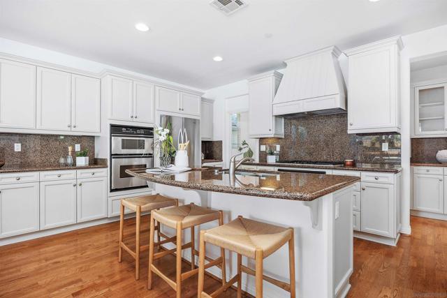 15363 Falcon Crest Ct, San Diego CA: https://media.crmls.org/mediaz/59acb01f-def7-4a64-9b5b-3893be377081.jpg