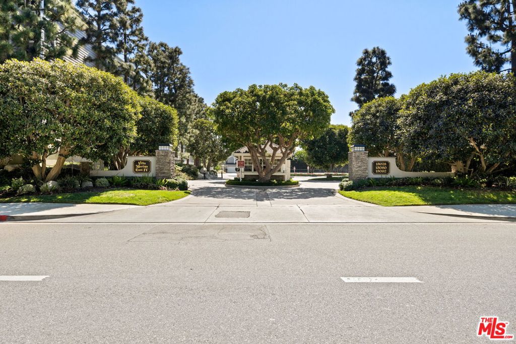 https://media.crmls.org/mediaz/59ace0ed-c403-41ae-bab7-baf1d9ee3fed.jpg?preset=X-Large