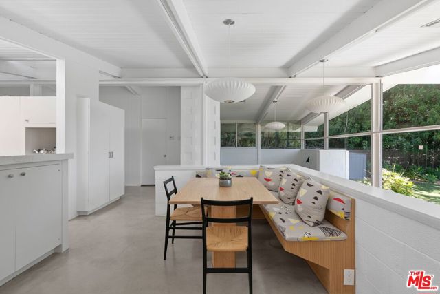 810 Bramble Way, Los Angeles CA: https://media.crmls.org/mediaz/59ad56a5-e517-4836-829e-c75fffbd544c.jpg