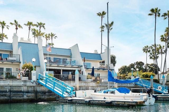 105 Antigua Ct, Coronado CA: https://media.crmls.org/mediaz/59adba63-c758-4757-b276-6b7bc9b0cdb7.jpg