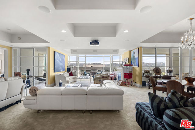 10380 Wilshire Boulevard, Los Angeles CA: https://media.crmls.org/mediaz/59adbd52-cb23-468c-9acf-893c75cdd5dc.jpg