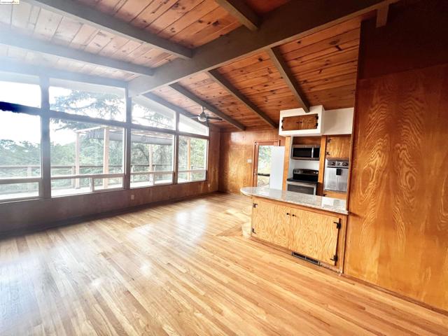 58 Pomona St, Crockett CA: https://media.crmls.org/mediaz/59adc0a4-a990-451f-a1ed-3cb78e4abbd1.jpg