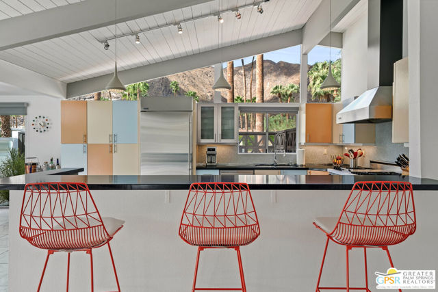 844 N Topaz Circle, Palm Springs, CA 92262