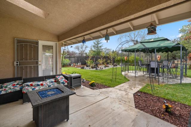 2920 Aspen Glow Lane, Redding CA: https://media.crmls.org/mediaz/59ae7280-2a77-499e-8cd9-76bed8d35794.jpg