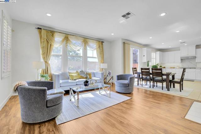 200 ARDEN CT, San Ramon CA: https://media.crmls.org/mediaz/59aeb4ac-ed7f-4894-abe2-c6cb532bd424.jpg