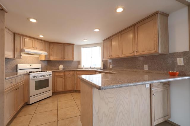 39880 Palm Greens Parkway, Palm Desert CA: https://media.crmls.org/mediaz/59aeb755-b825-4eae-906f-2aaa8ac1eb18.jpg