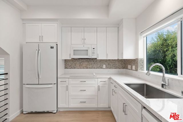 1187 CRENSHAW Boulevard, Los Angeles CA: https://media.crmls.org/mediaz/59aede2e-4e42-4058-ae50-8bd25882c1e5.jpg