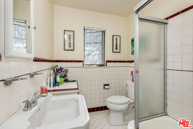 1425 North Hayworth Avenue photo 8
