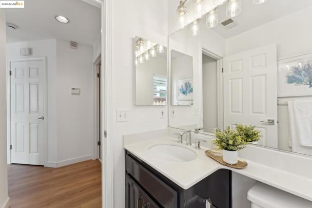 102 Waterview Dr, Richmond CA: https://media.crmls.org/mediaz/59afc5ea-42e2-4e51-b240-bbdb76aae2ee.jpg